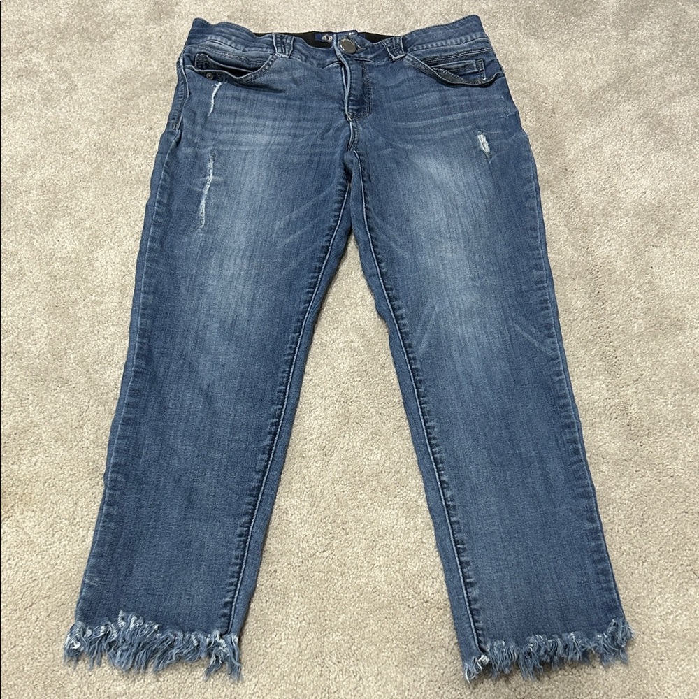 Classic Fringe Hem Women's Democracy capris size 8